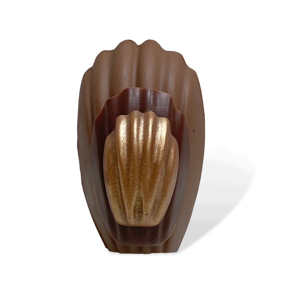 Oeuf de Pâques garni de 12 petits oeuf feuilletés au chocolat au lait (135 gr)